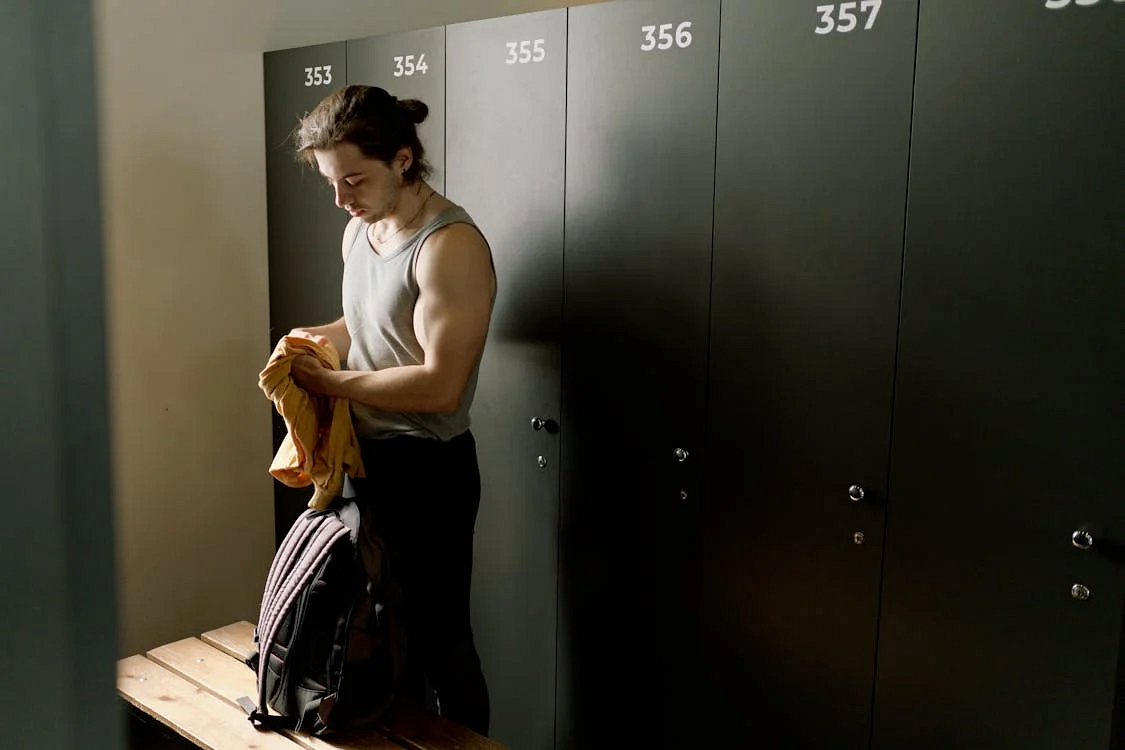 Gestroomlijnd Gymontwerp: Het Integreren van Douchecabines voor Eenvoudig Onderhoud en Stijl